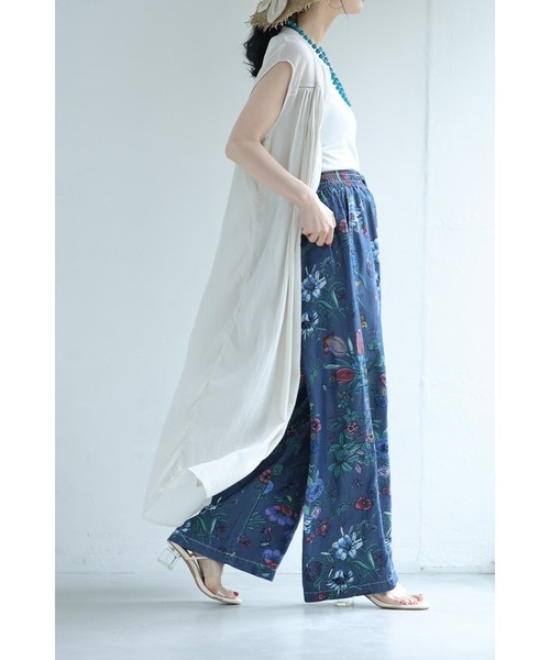 cawaii（カワイイ）の「色とりどりの花と息づく昆虫のくたっと柔らかワイドパンツ（その他パンツ・レディース・ブルー・FREE）」の14枚目の写真