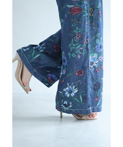 cawaii（カワイイ）の「色とりどりの花と息づく昆虫のくたっと柔らかワイドパンツ（その他パンツ・レディース・ブルー・FREE）」の20枚目の写真
