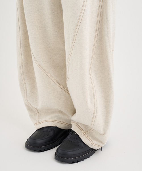 KHOKI(コッキ)の「【KHOKI / コッキ】3D cutting sweat pants(スウェットパンツ・メンズ・オフホワイト/ブラック・3/2/1)」の15枚目の写真