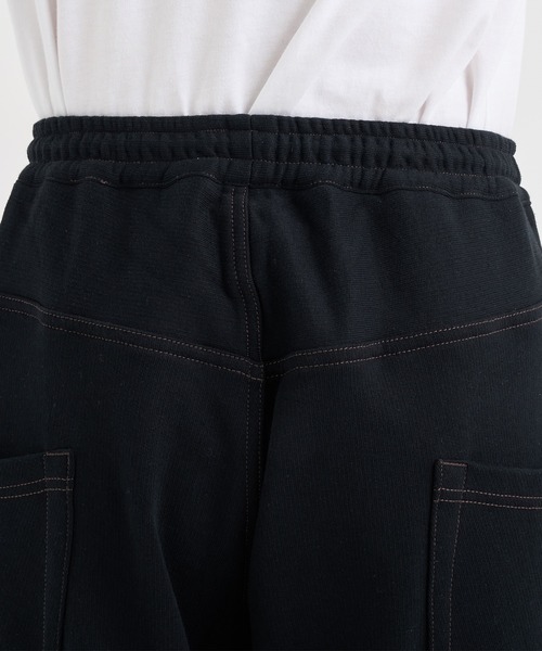 KHOKI(コッキ)の「【KHOKI / コッキ】3D cutting sweat pants(スウェットパンツ・メンズ・オフホワイト/ブラック・3/2/1)」の9枚目の写真