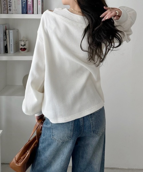 TREOVER(トレオーバー)の「ワッフル素材×程良い肌見せが好バランス♪ フェイクレイヤードデザイン ワッフルプルオーバー(Tシャツ/カットソー・レディース・杢グレー/オフホワイト/ダークブラウン/ブラック/ボルドー/ライトグレー・FREE)」の10枚目の写真