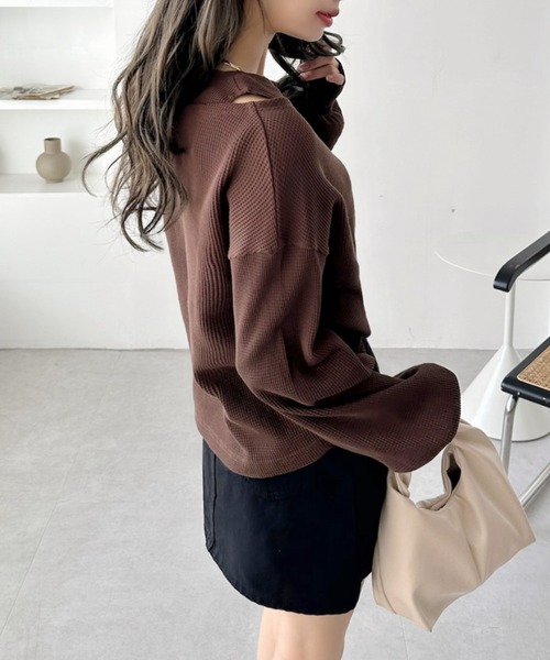 TREOVER(トレオーバー)の「ワッフル素材×程良い肌見せが好バランス♪ フェイクレイヤードデザイン ワッフルプルオーバー(Tシャツ/カットソー・レディース・杢グレー/オフホワイト/ダークブラウン/ブラック/ボルドー/ライトグレー・FREE)」の19枚目の写真