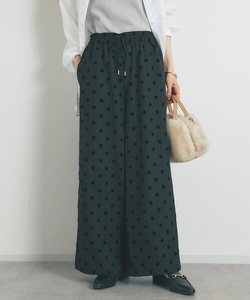 un dix cors（アンディコール）の「《大人可愛い・着映え力抜群◎》ツイルフロッキードットパンツ（チノパンツ・レディース・ブラック/グレー・FREE）」の2枚目の写真