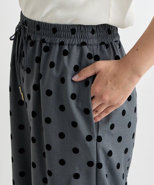un dix cors（アンディコール）の「《大人可愛い・着映え力抜群◎》ツイルフロッキードットパンツ（チノパンツ・レディース・ブラック/グレー・FREE）」の17枚目の写真