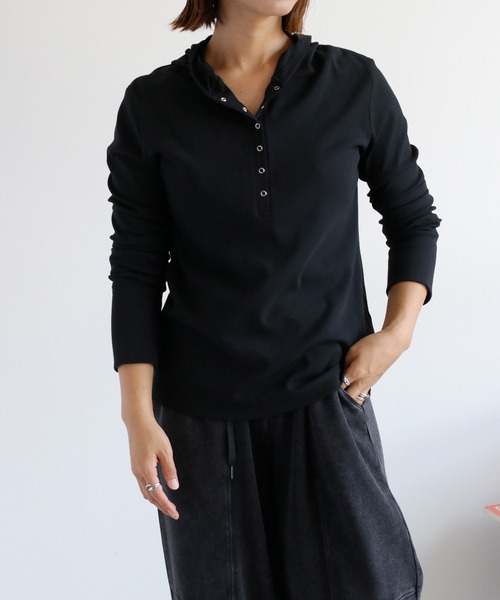 cepo(セポ)の「ヘンリーネックパーカーカットソー(Tシャツ/カットソー・レディース・ホワイト系その他/ブラック/ベージュ系その他/グレー・M)」の3枚目の写真