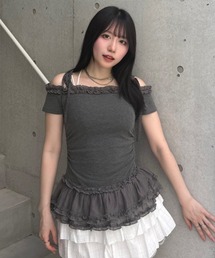 オフショルダーフリルトップス