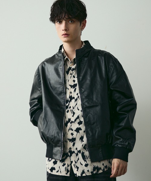 Shoowtime(ショウタイム)の「Stand Collar Synthetic Leather Blouson / スタンドカラーレザーブルゾン(ブルゾン・メンズ・ブラック・MEDIUM/LARGE/X-LARGE)」の3枚目の写真