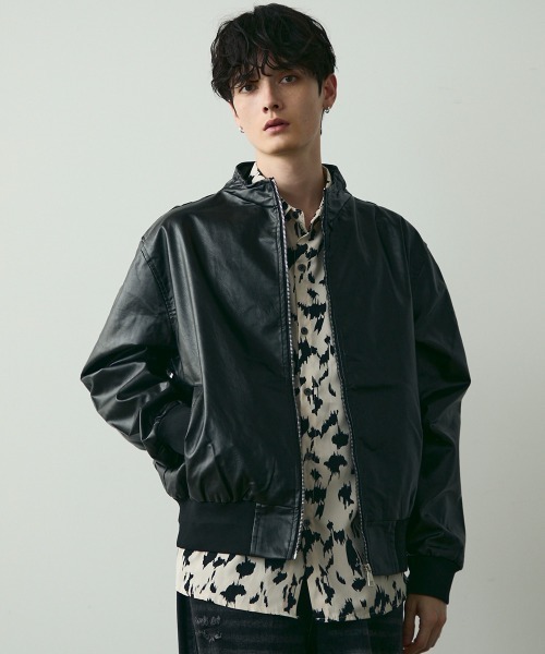 Shoowtime(ショウタイム)の「Stand Collar Synthetic Leather Blouson / スタンドカラーレザーブルゾン(ブルゾン・メンズ・ブラック・MEDIUM/LARGE/X-LARGE)」の4枚目の写真