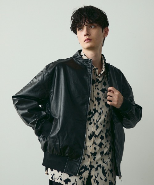 Shoowtime(ショウタイム)の「Stand Collar Synthetic Leather Blouson / スタンドカラーレザーブルゾン(ブルゾン・メンズ・ブラック・MEDIUM/LARGE/X-LARGE)」の5枚目の写真