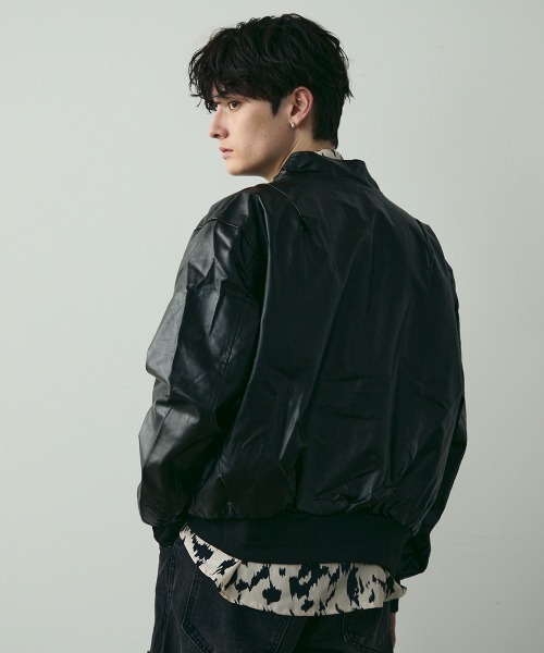 Shoowtime(ショウタイム)の「Stand Collar Synthetic Leather Blouson / スタンドカラーレザーブルゾン(ブルゾン・メンズ・ブラック・MEDIUM/LARGE/X-LARGE)」の9枚目の写真