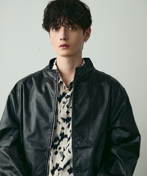 Shoowtime(ショウタイム)の「Stand Collar Synthetic Leather Blouson / スタンドカラーレザーブルゾン(ブルゾン・メンズ・ブラック・MEDIUM/LARGE/X-LARGE)」の12枚目の写真