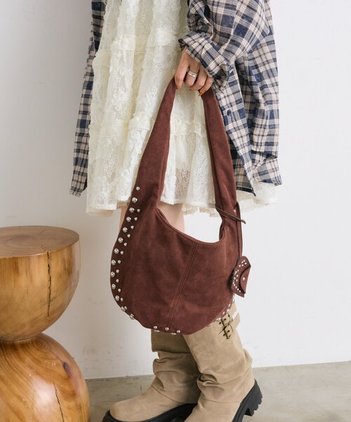 w closet（ダブルクローゼット）の「ハートチャーム付スエードBAG（トートバッグ・レディース・キャメル/ブラック/ブラウン・FREE）」の3枚目の写真