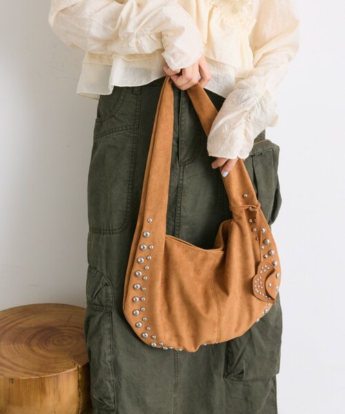 w closet（ダブルクローゼット）の「ハートチャーム付スエードBAG（トートバッグ・レディース・キャメル/ブラック/ブラウン・FREE）」の8枚目の写真