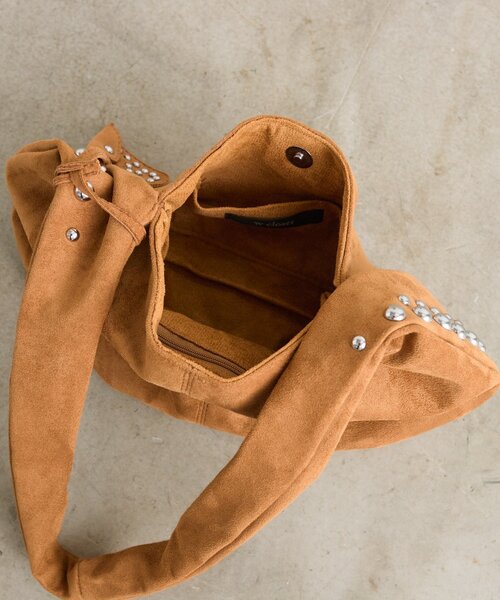 w closet（ダブルクローゼット）の「ハートチャーム付スエードBAG（トートバッグ・レディース・キャメル/ブラック/ブラウン・FREE）」の11枚目の写真