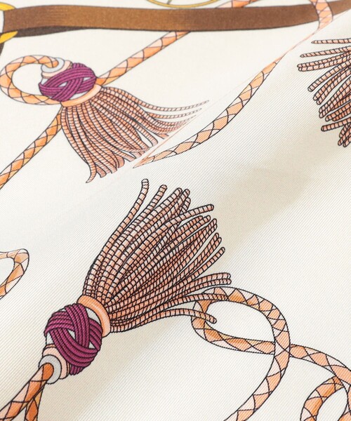 TOMORROWLAND （トゥモローランド）の「Atelier TOMORROWLAND TASSEL シルクスカーフ（バンダナ/スカーフ・レディース・オフホワイト/ボルドー・FREE）」の10枚目の写真