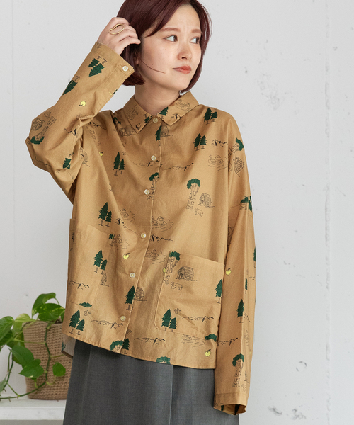 POU DOU DOU（プードゥドゥ）の「スワンレイクプリントポケットシャツ（シャツ/ブラウス・レディース・キナリ/ベージュ・M）」の2枚目の写真