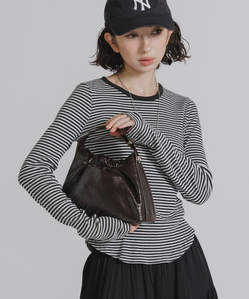 AO2（アオズ）の「Drawstring-Style Faux Leather 3-Way Shoulder Bag