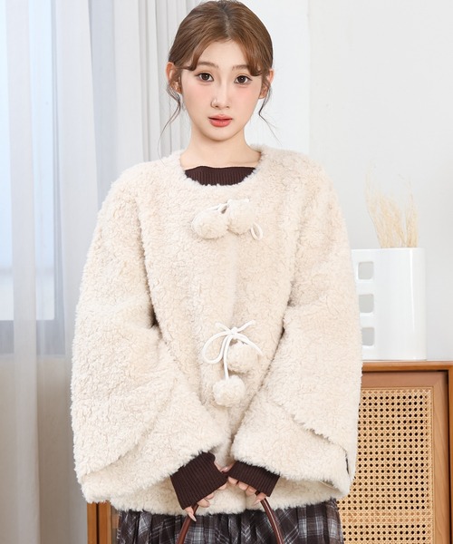 Anely(アネリー)の「ノーカラー ポンポン付き フレア ボア ジャケット(ノーカラージャケット・レディース・アイボリー/ベージュ/ピンク・FREE)」の2枚目の写真