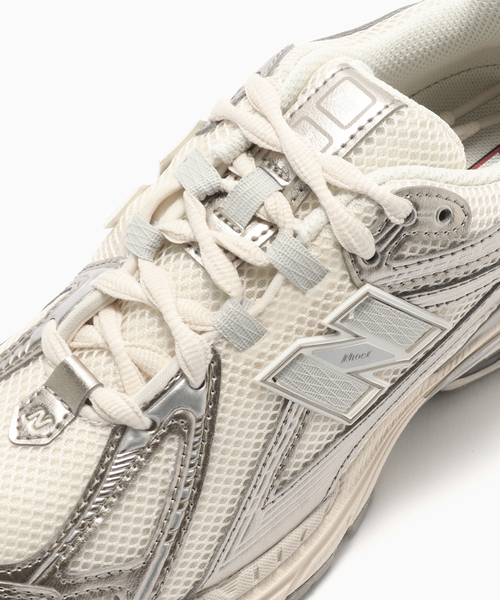 NEW BALANCE(ニューバランス)の「New Balance / ニューバランス 1906R(スニーカー・メンズ・ホワイト/ベージュ・23cm/23.5cm/24cm/24.5cm/26cm/26.5cm/27cm/27.5cm/28cm)」の9枚目の写真