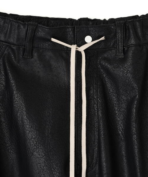 DANKE SCHON（ダンケシェーン）の「DankeSchon/ダンケシェーン/PU LEATHER BAGGY CARGO PANTS（カーゴパンツ・メンズ・ブラック・L/M/S/XL）」の2枚目の写真