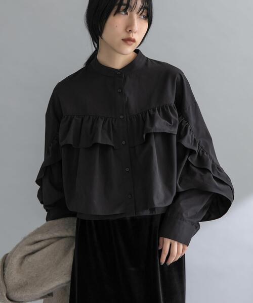 KBF（ケイビーエフ）の「『WEB限定』ラッフルデザインブラウス（シャツ/ブラウス・レディース・オフホワイト/ブラック/カーキ・ONE）」の3枚目の写真