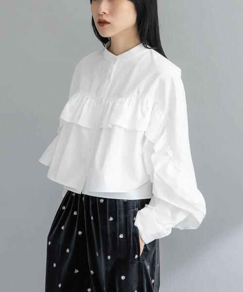 KBF（ケイビーエフ）の「『WEB限定』ラッフルデザインブラウス（シャツ/ブラウス・レディース・オフホワイト/ブラック/カーキ・ONE）」の4枚目の写真
