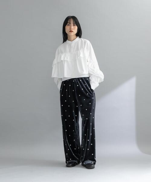 KBF（ケイビーエフ）の「『WEB限定』ラッフルデザインブラウス（シャツ/ブラウス・レディース・オフホワイト/ブラック/カーキ・ONE）」の5枚目の写真