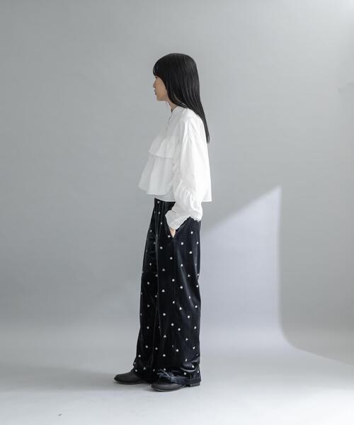 KBF（ケイビーエフ）の「『WEB限定』ラッフルデザインブラウス（シャツ/ブラウス・レディース・オフホワイト/ブラック/カーキ・ONE）」の6枚目の写真