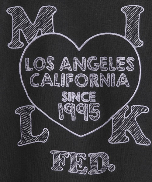 MILKFED.（ミルクフェド）の「STITCHED HEART LOGO SHORT CREW SWEAT（スウェット・レディース・オフホワイト/チャコール/ピンク・S/M）」の4枚目の写真