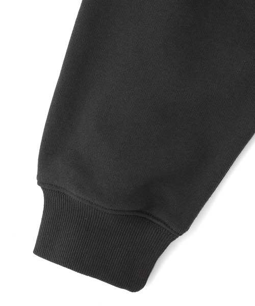 MILKFED.（ミルクフェド）の「STITCHED HEART LOGO SHORT CREW SWEAT（スウェット・レディース・オフホワイト/チャコール/ピンク・S/M）」の5枚目の写真