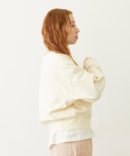 MILKFED.（ミルクフェド）の「STITCHED HEART LOGO SHORT CREW SWEAT（スウェット・レディース・オフホワイト/チャコール/ピンク・S/M）」の10枚目の写真