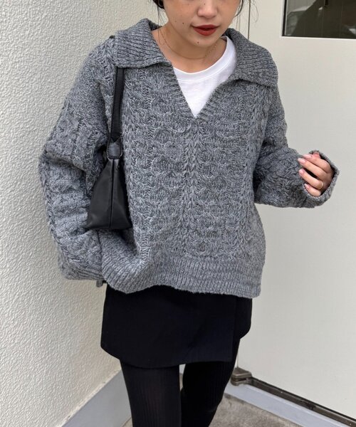 CIAOPANIC TYPY(チャオパニックティピー)の「【チクチクしない!】スキッパー襟付きケーブルニット(ニット/セーター・レディース・アイボリー/サックスブルー/グレー/ブラウン・ONE SIZE)」の3枚目の写真