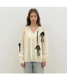 SINOON | [ヨンウ着用] クロシェリボンタイVネックプルオーバー (アイボリー)(ニット/セーター)