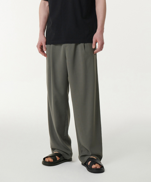 MUSINSA STANDARD（ムシンサスタンダード）の「リネンライクワンタックワイドバンディングパンツ[カーキグレー]（その他パンツ・メンズ・その他・40/26/28/38/42/36/34/32/30）」の2枚目の写真