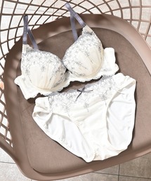 COLZA（コルザ）の「【包みこむブラ】ラメ入り刺繍ブラセット（ブラ&ショーツ）」