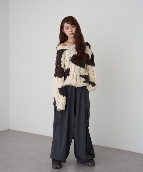 RAY CASSIN（レイカズン）の「ケーブルルーズニット（ニット/セーター・レディース・チャコールグレー/アイボリー/ライトベージュ・FREE）」の17枚目の写真