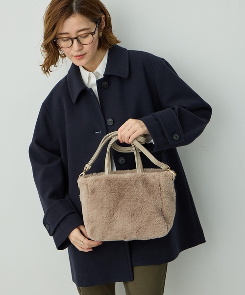 Petit Honfleur（プチオンフルール）の「2WAYファーバック【ショルダーストラップ付き】（トートバッグ・レディース・グレー/ベージュ・フリー）」の3枚目の写真