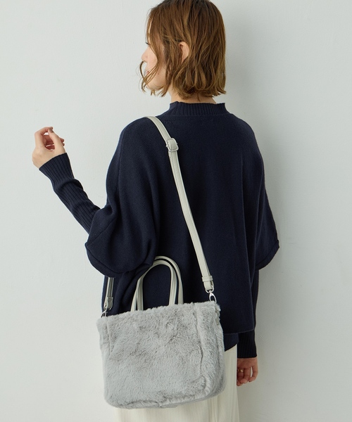 Petit Honfleur（プチオンフルール）の「2WAYファーバック【ショルダーストラップ付き】（トートバッグ・レディース・グレー/ベージュ・フリー）」の10枚目の写真