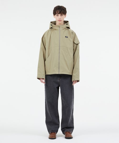 LMCの「CURVED WINDBREAKER JACKET beige（ナイロンジャケット・レディース・その他・MEDIUM/LARGE）」の2枚目の写真
