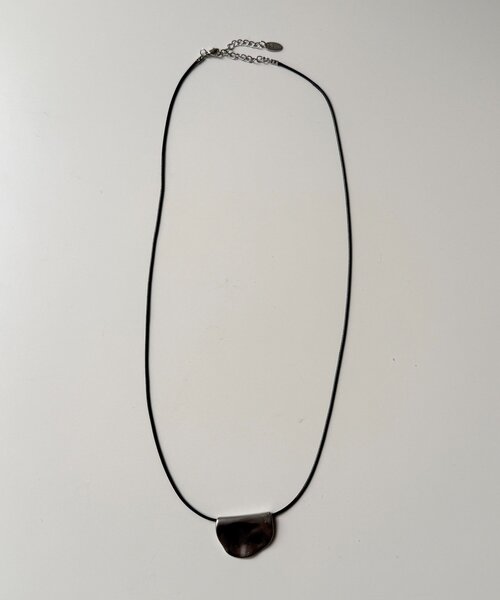 Chez toi（シェトワ）の「半月プレートネックレス（ネックレス・レディース・シルバー/ゴールド・FREE）」の5枚目の写真