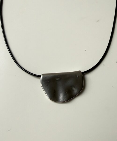 Chez toi（シェトワ）の「半月プレートネックレス（ネックレス・レディース・シルバー/ゴールド・FREE）」の6枚目の写真