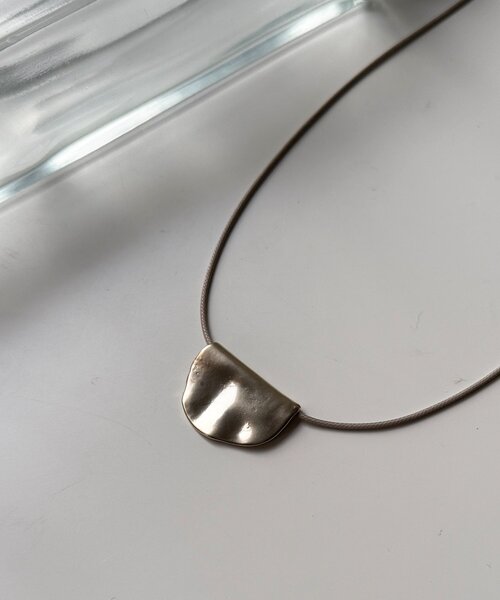 Chez toi（シェトワ）の「半月プレートネックレス（ネックレス・レディース・シルバー/ゴールド・FREE）」の10枚目の写真