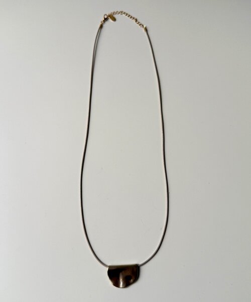 Chez toi（シェトワ）の「半月プレートネックレス（ネックレス・レディース・シルバー/ゴールド・FREE）」の11枚目の写真