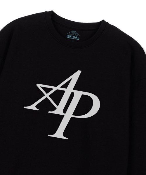 ASTRAL PROJECTION(アストラルプロジェクション)の「ニューエイピーロゴルーズフィットスウェットシャツ_ブラック(スウェット・メンズ・その他・LARGE/MEDIUM/X-LARGE/XX-LARGE)」の3枚目の写真