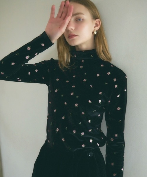 Rosy luce FLOWER VELOR TOPS（フラワーベロアトップス） FLOWER VELOR TOPS（フラワーベロアトップス）（Tシャツ/カットソー