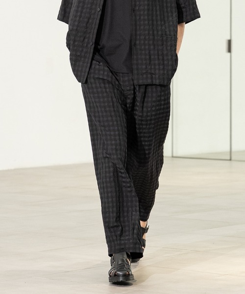 CITY TOKYO（シティトウキョウ）の「【CITY TOKYO/シティートーキョー】ｷﾞﾝｶﾞﾑｻｯｶｰ ﾀｯｸﾊﾟﾝﾂ（その他パンツ・メンズ・チェック/ブラック・1/2）」の2枚目の写真