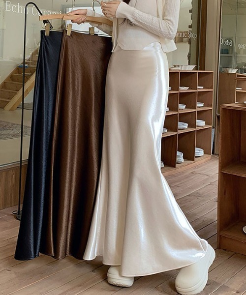FREE STYLISTS(フリー スタイリスト)の「YUGA_YGMC Satin Mermaid Long Skirt(スカート・レディース・ブラック/オフホワイト/ブラウン・S/M/L/XL)」の5枚目の写真