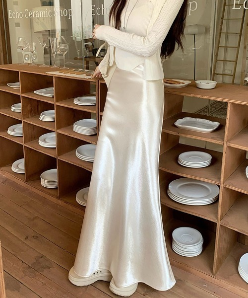 FREE STYLISTS(フリー スタイリスト)の「YUGA_YGMC Satin Mermaid Long Skirt(スカート・レディース・ブラック/オフホワイト/ブラウン・S/M/L/XL)」の14枚目の写真