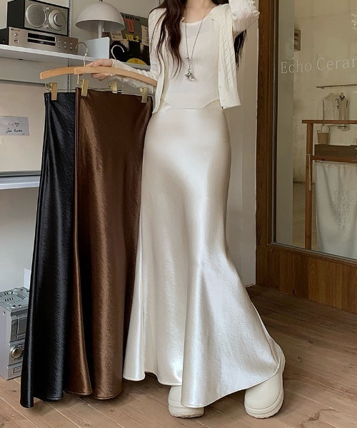 FREE STYLISTS(フリー スタイリスト)の「YUGA_YGMC Satin Mermaid Long Skirt(スカート・レディース・ブラック/オフホワイト/ブラウン・S/M/L/XL)」の4枚目の写真