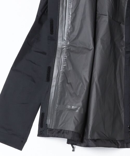 Mammut(マムート)の「マイクロレイヤー 3.0 ハードシェル フーデッド ジャケット AF / Microlayer 3.0 HS Hooded Jacket AF Women(ナイロンジャケット・レディース・ブラック/ネイビー・L/S/M)」の3枚目の写真